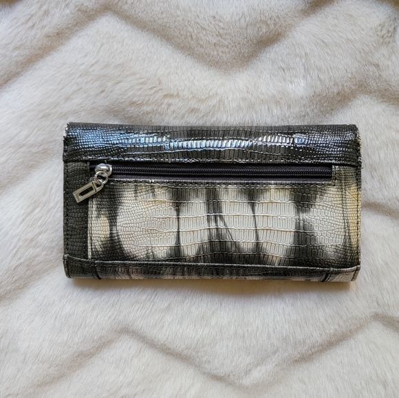 GUESS wallet - Picture 2 of 3